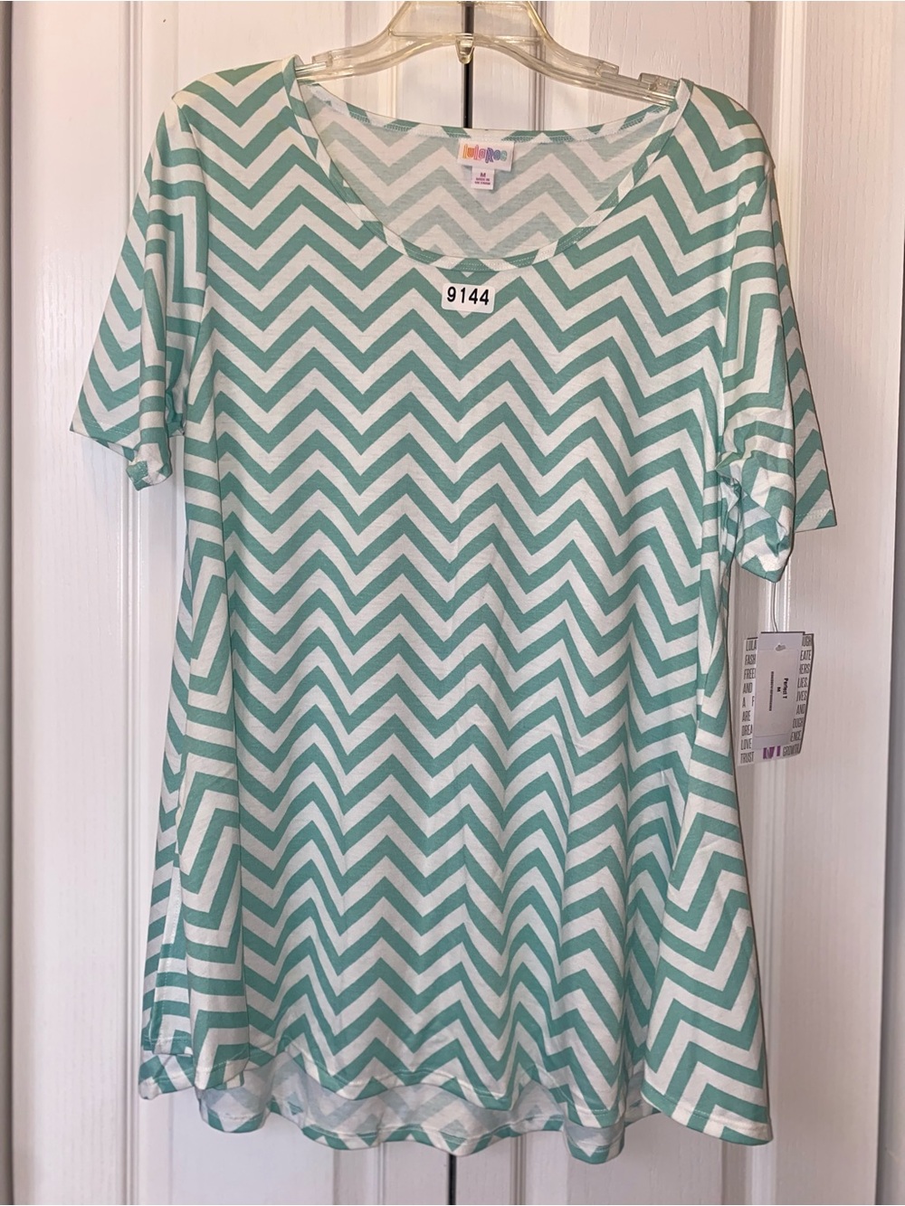 9144 - NWT LuLaRoe Perfect T Medium Top